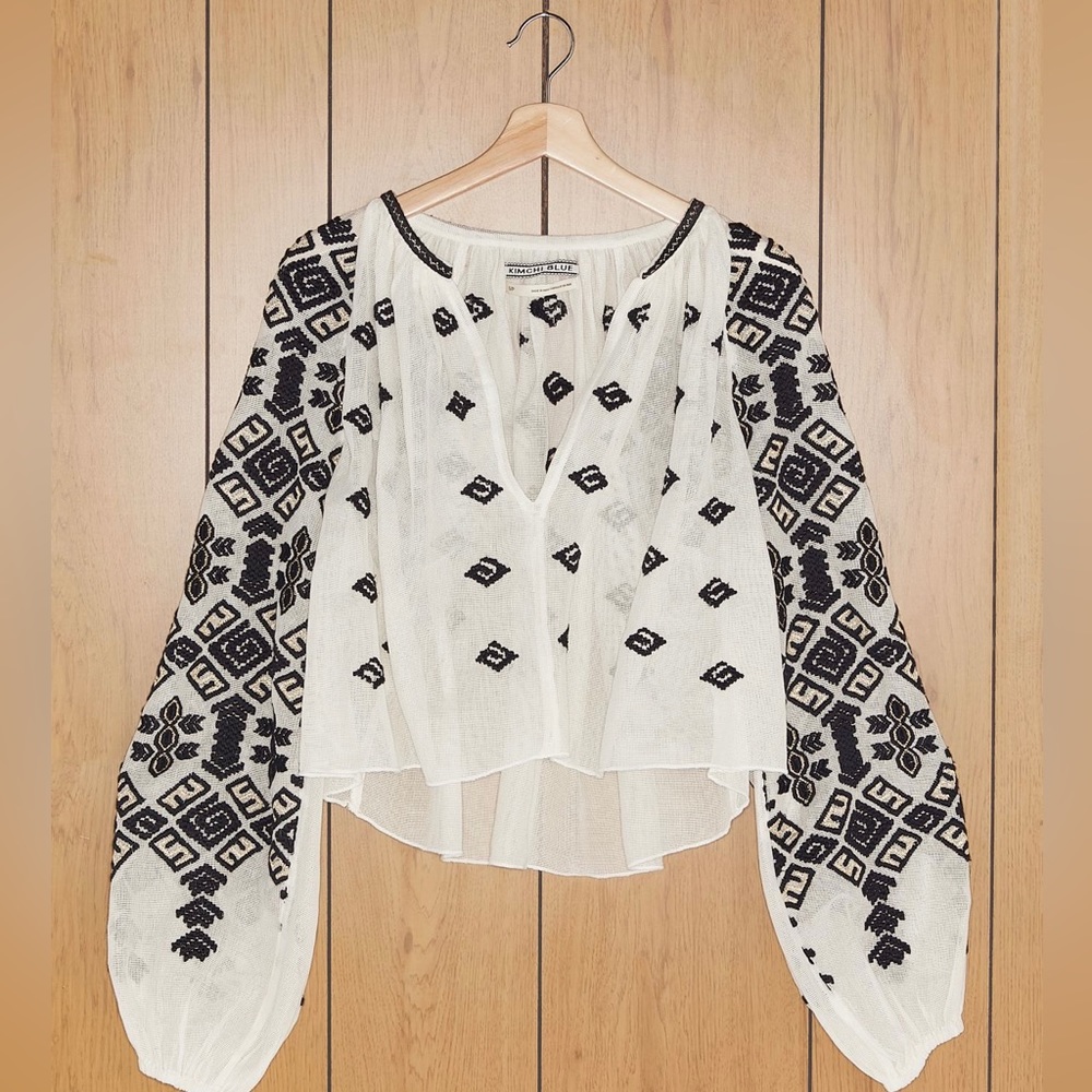 URBAN OUTFITTERS/KIMCHI BLUE Embroidered shirt top
